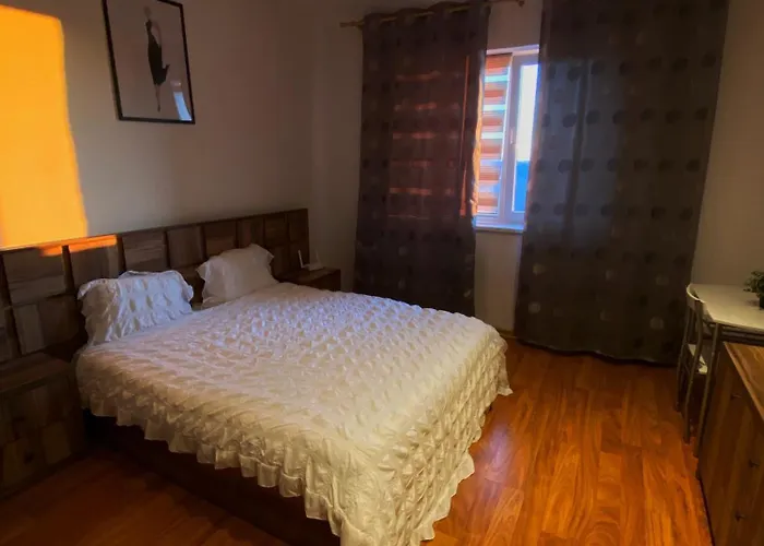 Apartamento Premier Flat With Parking Bucareste